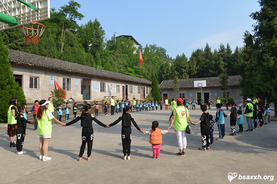 “迎端午,庆六一”-圣谕村小学爱心助学活动