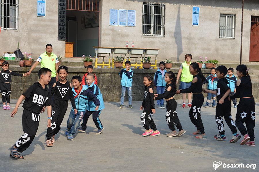 “迎端午,庆六一”-圣谕村小学爱心助学活动