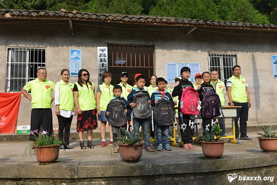 “迎端午,庆六一”-圣谕村小学爱心助学活动