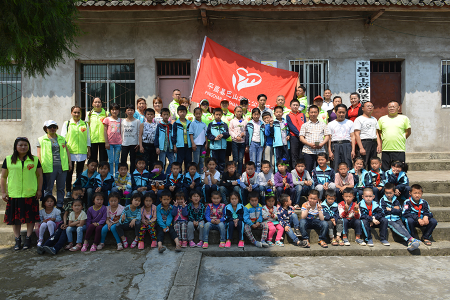 “迎端午,庆六一”-圣谕村小学爱心助学活动